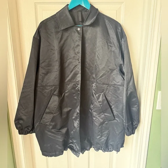 Lululemon 
Lightweight Oversized Coaches Jacket | Size small - Picture 2 of 11